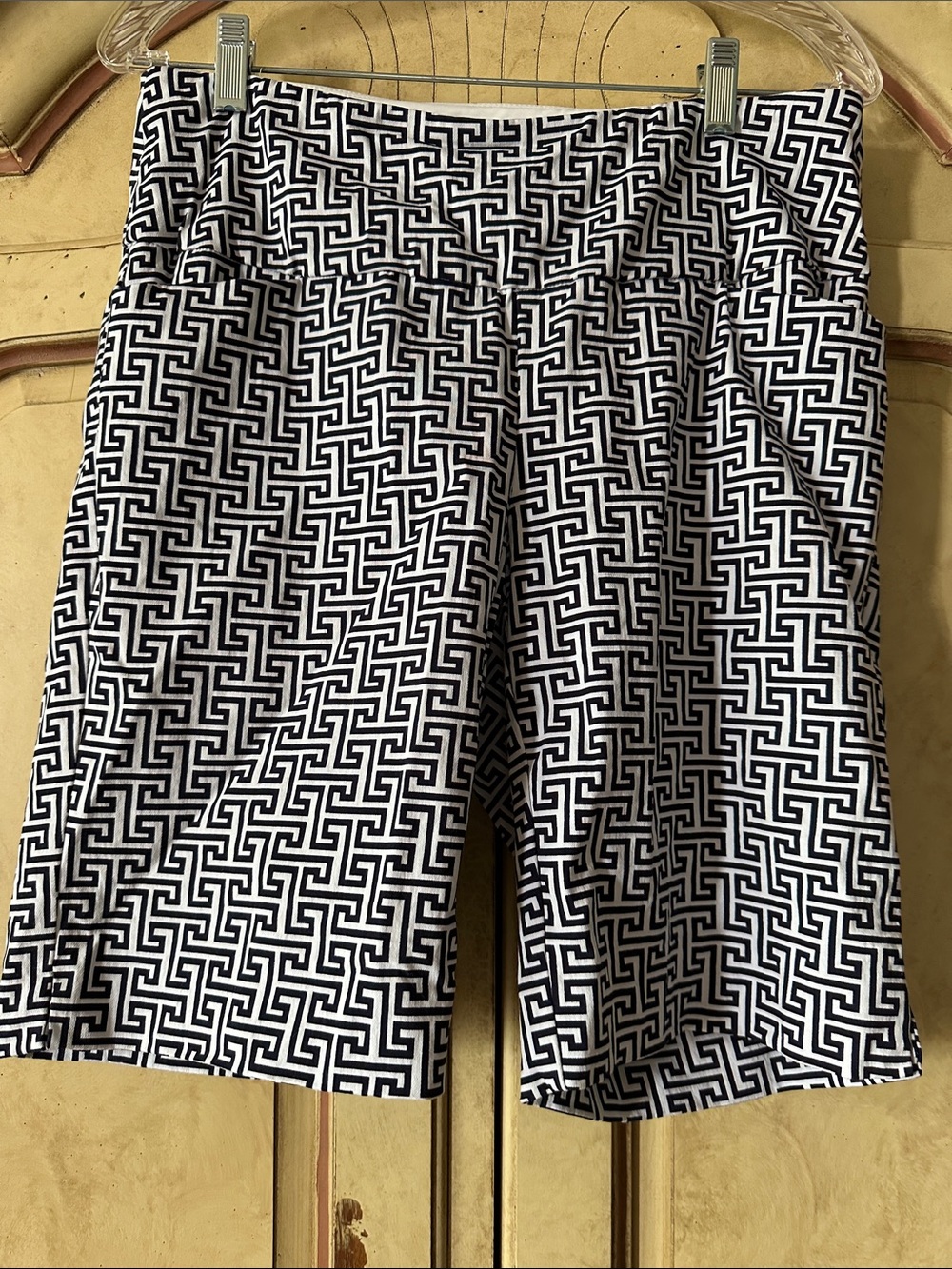 Soft Surroundings Black and White Geometric Bermuda Shorts size PM